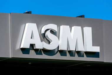 Asml logosu Silikon Vadisi 'ndeki merkezde. Bir Hollanda şirketi olan Asml, yarı iletken endüstrisi için dünyanın en büyük fotoğraf taşıma sistemi tedarikçisidir - San Jose, Ca, Usa - 2020