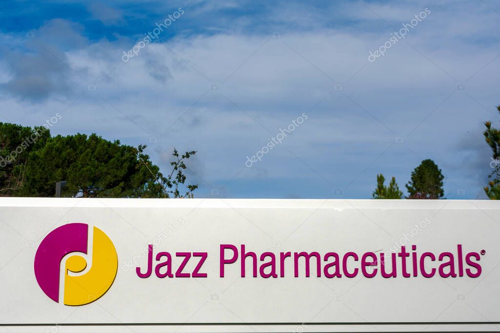 Jazz Pharmaceuticals logo and sign at hq in Silicon Valley. Jazz Pharmaceuticals is an Ireland-based biopharmaceutical company - Palo Alto, California, USA - 2020
