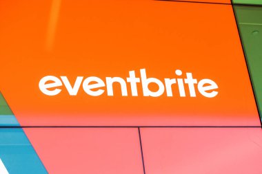 Karargâh cephesinde olay yeri tabelası. Eventbrite, ABD merkezli bir etkinlik yönetimi ve bilet sitesi - San Francisco, California, ABD - 2020