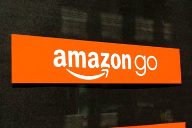 Amazon Go vitrinine imza atın. Amazon Go, Amazon.com - San Francisco, Kaliforniya, ABD - 2020
