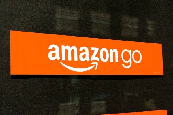 Amazon Pergi Tanda Jendela Toko Amazon Adalah Jaringan Toko Kelontong — Stok Foto