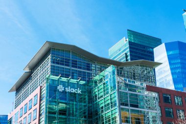 Karargahı gevşet. Slack Teknolojileri gerçek zamanlı mesajlaşma, dosya paylaşımı, arşivleme ve arama hizmetleri için iletişim platformu tasarlar ve geliştirir - San Francisco, California, ABD - 2020