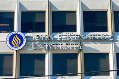 John F. Kennedy Üniversitesi, kar amacı gütmeyen, özel bir üniversite olan San Jose, California, ABD 'deki bir uydu kampüsünde 2020