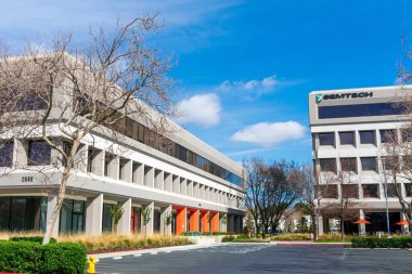 Silikon Vadisi 'ndeki Semtech karargahı. Semtech Corporation bir analog ve karışık sinyal yarı iletkenleri tedarikçisidir - San Jose, Kaliforniya, ABD - 2020