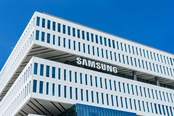 Silikon Vadisi - San Jose, Kaliforniya, ABD - 2019 Güney Kore çokuluslu LEED platin sertifikalı binasının Samsung ofis cephesi