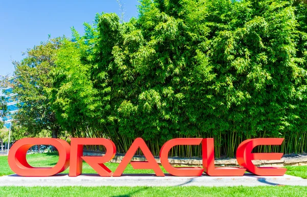 Logotipo Oracle Sede Empresa Silicon Valley Con Paisaje Verde Redwood — Foto de Stock