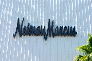 Neiman Marcus, lüks alışveriş merkezi Palo Alto, Kaliforniya, ABD - 2019 'daki lüks mağaza cephesine imza attı.