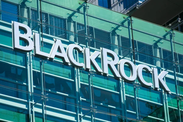 Blackrock Szyld Logo Szklanej Fasadzie Biurowca Firmy Finansowej Dolinie Krzemowej — Zdjęcie stockowe