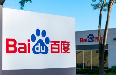 Baidu logosu Silikon Vadisi karargahında. Baidu, Inc., internet hizmetleri, ürünler ve yapay zeka - Sunnyvale, CA, USA - 2020