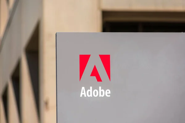 Aus Nächster Nähe Adobe Logo Auf Wegweiser Hauptsitz Von Adobe — Stockfoto