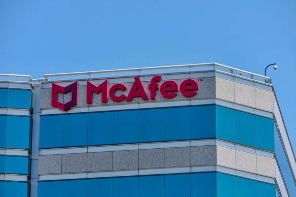 Логотип Вывеска Mcafee Штаб Квартире Глобальной Компании Программному Обеспечению Компьютерной — стоковое фото