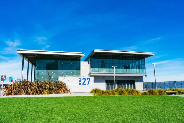 27. iskele. Tarihi Embarcadero rıhtımındaki James R. Herman Cruise Terminali 'nin dış görünüşü - San Francisco, CA, USA - 2019