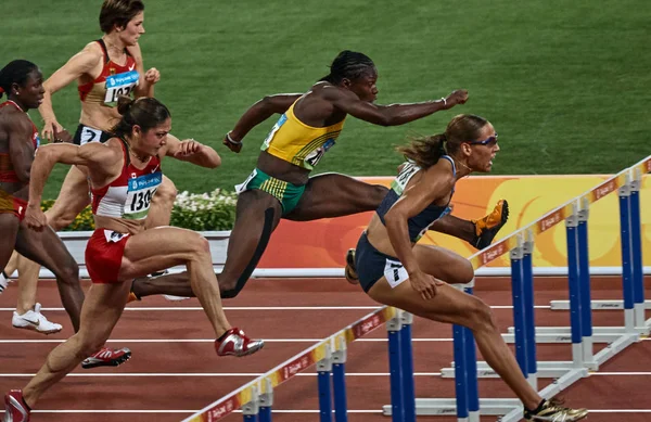 Sportive Women Running Obstacles — ストック写真