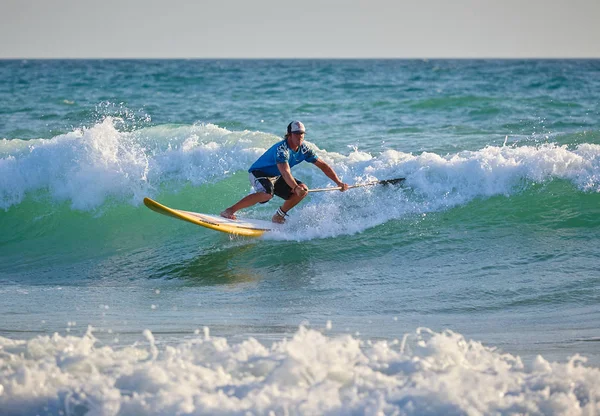 Young Man Surfing Sea — Stock Photo, Image