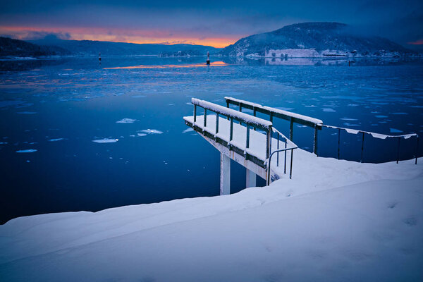 Winter landscape with lake and snow covered pier — Stock Image Winter Landscape Lake Snow Covered Pier — Stock Photo, Image