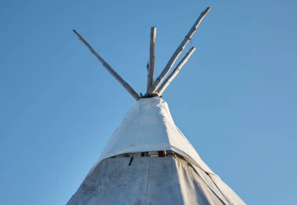 Traditionele sami tent in koude winter — Stockfoto