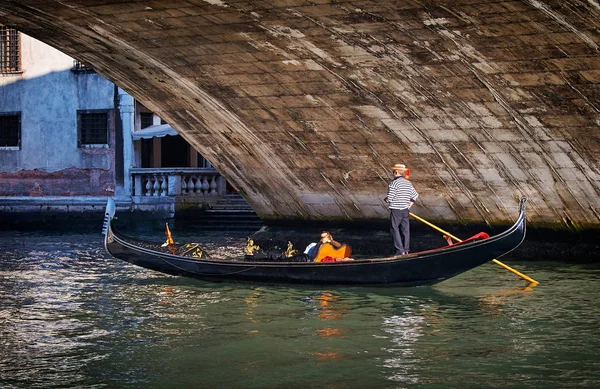 在威尼斯 意大利传统缆车 — 图库照片