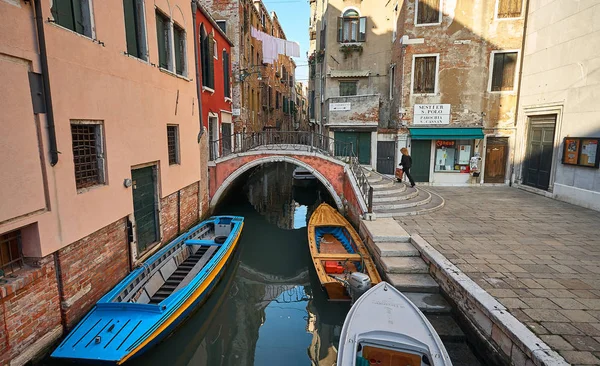 Canal Estrecho Venecia Italia — Foto de Stock