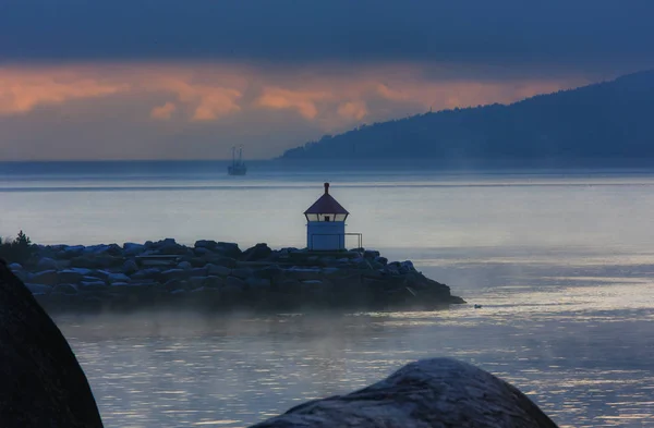 Deniz Gölünde Gün Batımı — Stok fotoğraf