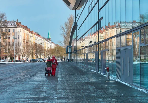 Pessoas Andando Cidade Berlim Alemanha — Fotografia de Stock