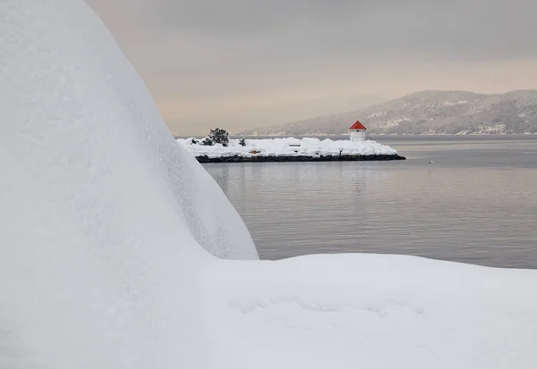 Faro Inverno Sullo Sfondo Del Mare — Foto Stock