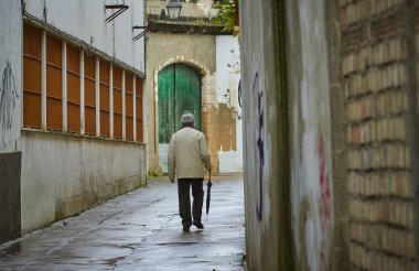 Kazara bir adamla kentsel mimari manzara manzarası