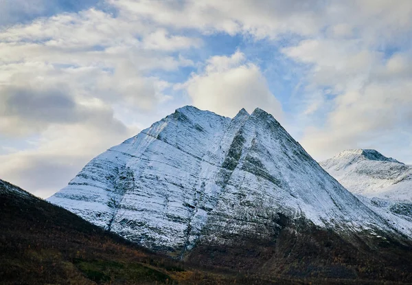 Malerischer Blick Auf Schöne Naturlandschaft Mit Bergen — Stockfoto