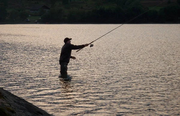 Vue Panoramique Pêcheur Dans Rivière Avec Canne — Photo