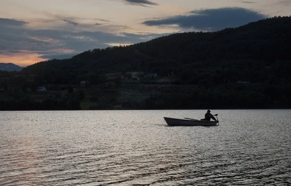 Vista Panorámica Del Pescador Barco Agua Hermoso Paisaje Naturaleza —  Fotos de Stock