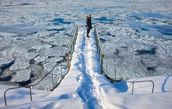 Scenic View Woman Pier Winter — Stock Photo, Image