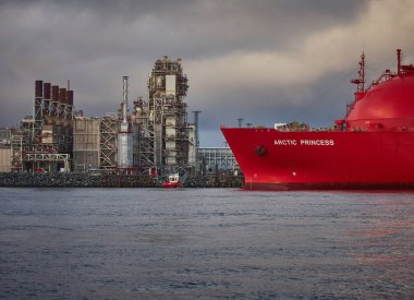 Sıvılaştırılmış doğal gaz tankeri Kuzey Kutbu Prensesi liman iskelesine yanaştı