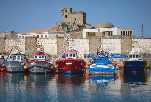 Bărci Colorate Ancorate Dig Portul Tarifa Spania — Fotografie, imagine de stoc