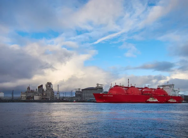 Zbiornikowiec Skroplony Gaz Ziemny Arctic Princess Zadokował Porcie — Zdjęcie stockowe