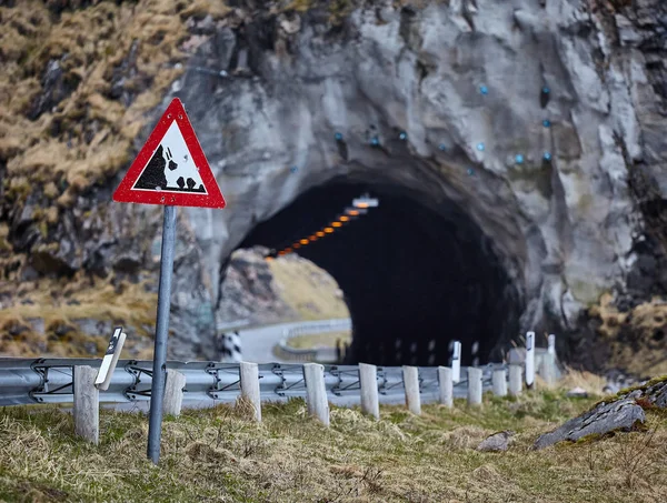 Jalan Tanda Dan Terowongan Pegunungan Bleik Nordland County Norwegia Eropa — Stok Foto