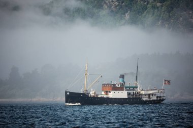 Drobaksundet, Drobak, Norveç, Avrupa 'da deniz suyu üzerinde sanayi gemisi