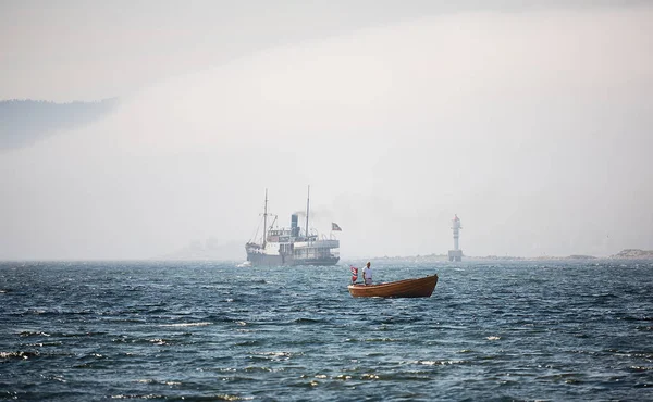 Drobaksundet Drobak Norveç Avrupa Deniz Suyu Üzerinde Sanayi Gemisi — Stok fotoğraf