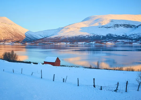 北ノルウェー ヨーロッパの冬の山の風景 — ストック写真