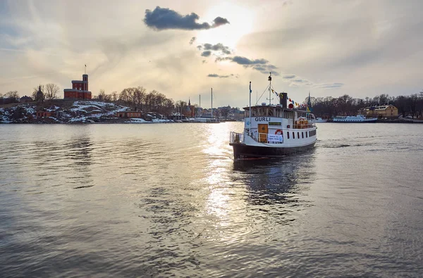 Turisté Loď Vodě Při Západu Slunce Stockholmu Švédsko Evropa — Stock fotografie