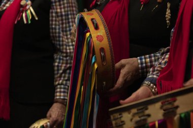 Tef çalmak, İspanyol yılbaşı enstrümanı