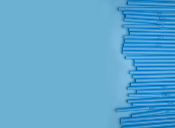 Tubos Coquetel Azul Sobre Fundo Azul Modelo Com Espaço Para — Fotografia de Stock