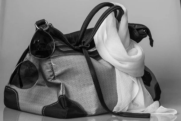 Ready for the journey: a bag, a white scarf and glasses are always with me!