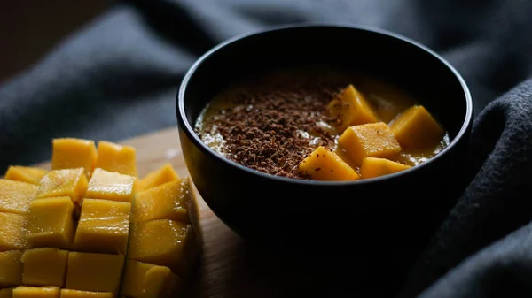 Muzlu, mangolu, sabahları çikolatalı.