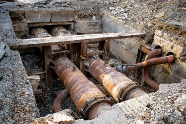 Yeraltı tesisleri. Eski boruların modernizasyonu, döşenmesi veya değiştirilmesi. Ana su borusunun tamiri. Konut ve Toplumsal Hizmetler Dairesi