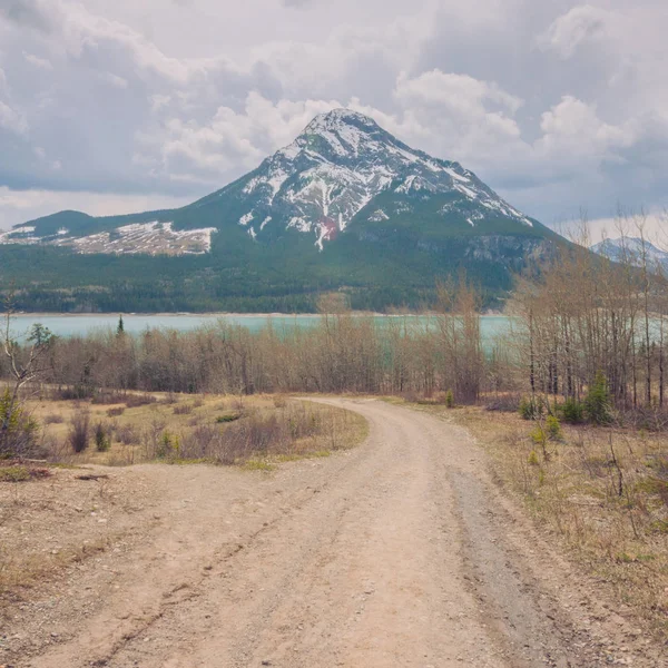 Dirt Road Leading to Barrier Lake and Mount Baldy — Stock Photo, Image