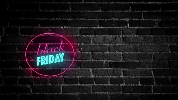 Black Friday Neon Light op bakstenen muur. Sale Banner in Bar Knipperen Neon Sign Style. Beweging Animatie. — Stockvideo