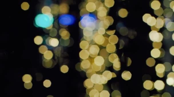 Golden Bokeh Lights Focus Animation sur fond noir. Fuites de lumière clignotante 