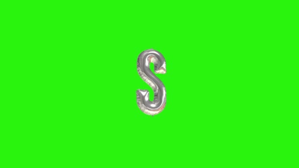 Stříbrné písmeno S. Stříbrná fólie helium balón abeceda plovoucí na zelené obrazovce — Stock video