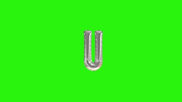 Серебряная буква U. Алфавит гелиевого шара из фольги плавающий на зеленом экране — стоковое видео