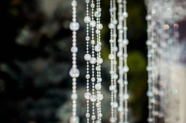 Kristal arka plan kristal hareket pürüzsüz parlayan kolyeler taşlar. Boşluğu kopyala