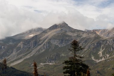 Bulutlardaki Kafkas Dağları